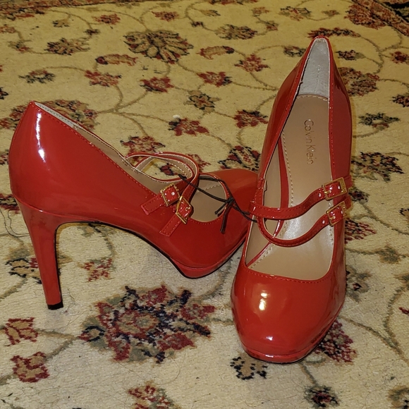 Red Heels - Picture 3 of 4